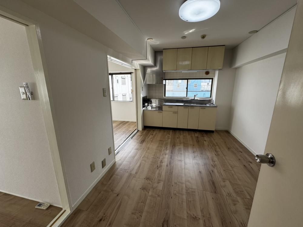 �y�����E���r���O�z�@