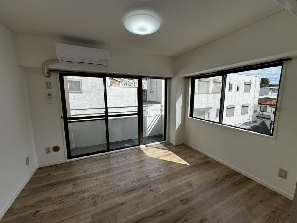 �y�����E���r���O�z�@