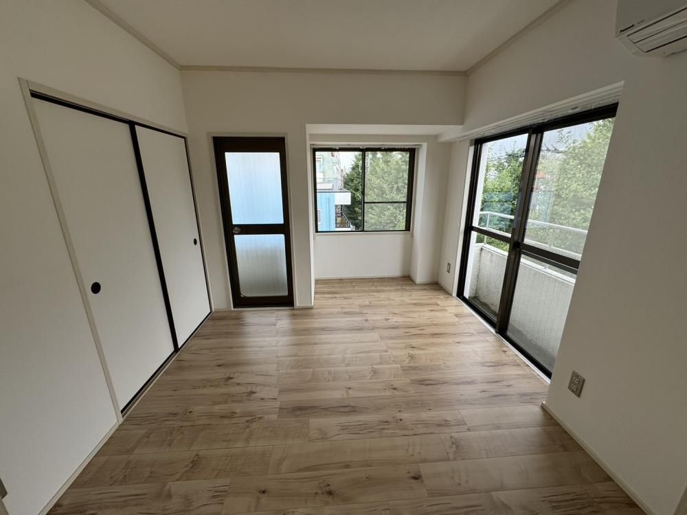 �y�����E���r���O�z�@