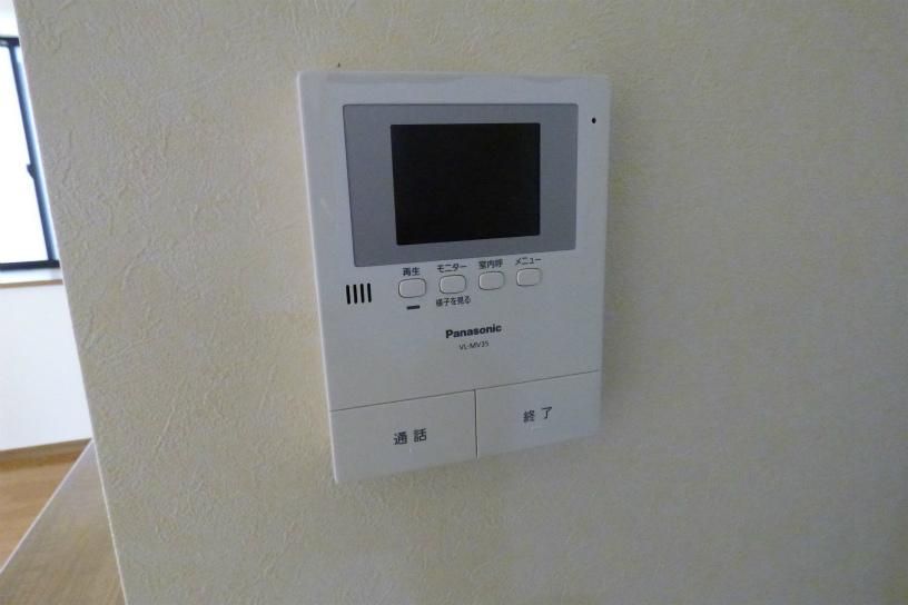 �y�Z�L�����e�B�z�@