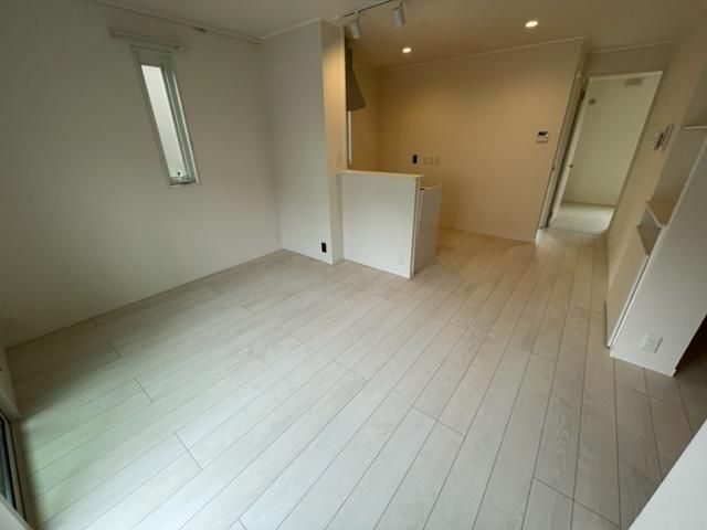 �y�����E���r���O�z�@