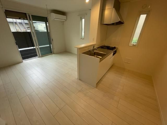 �y�����E���r���O�z�@