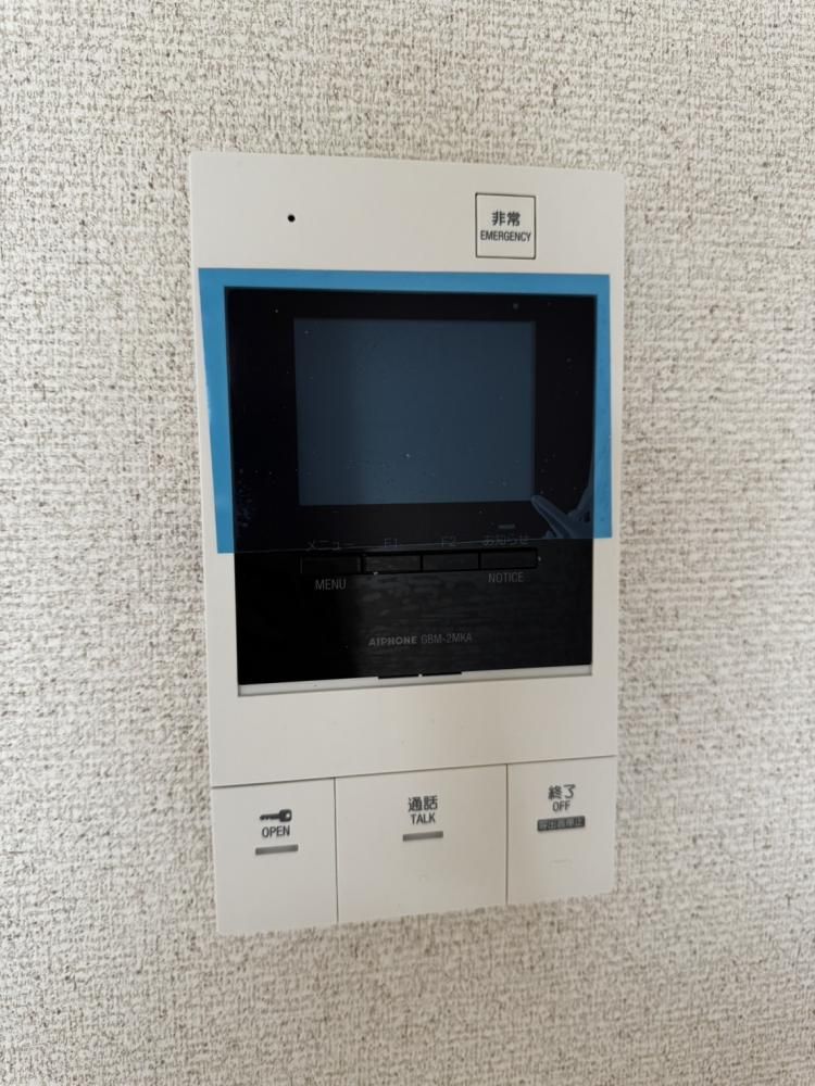 �y�Z�L�����e�B�z�@