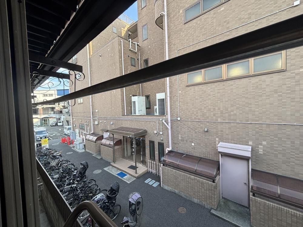 �y���]�z�@