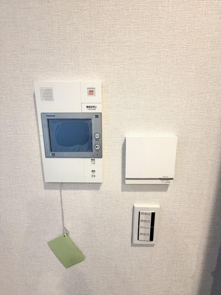 �y�Z�L�����e�B�z�@