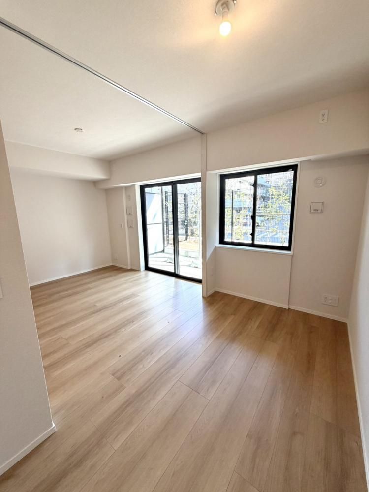 �y�����E���r���O�z�@