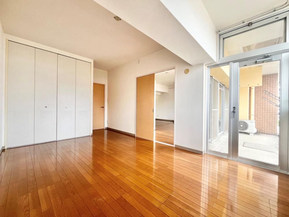 �y�����E���r���O�z�@