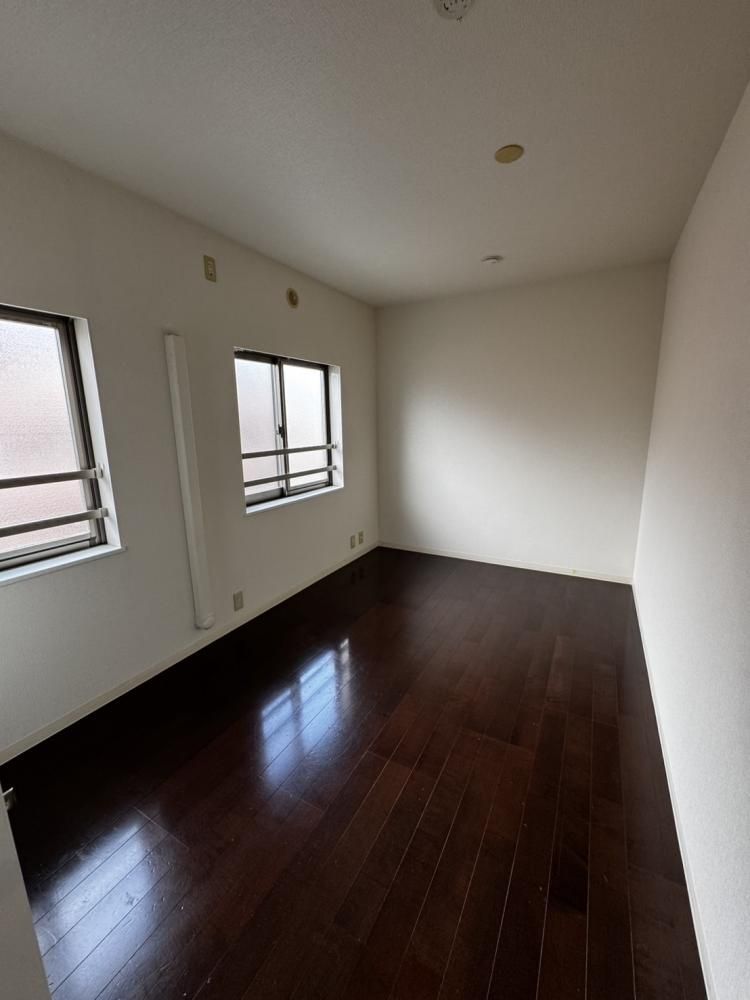 �y�����E���r���O�z�@