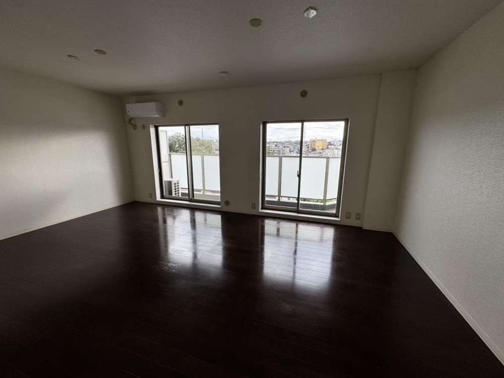 �y�����E���r���O�z�@