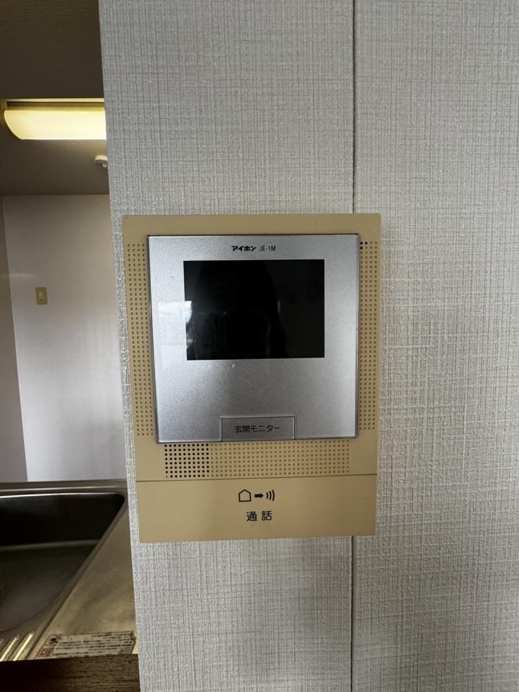 �y�Z�L�����e�B�z�@