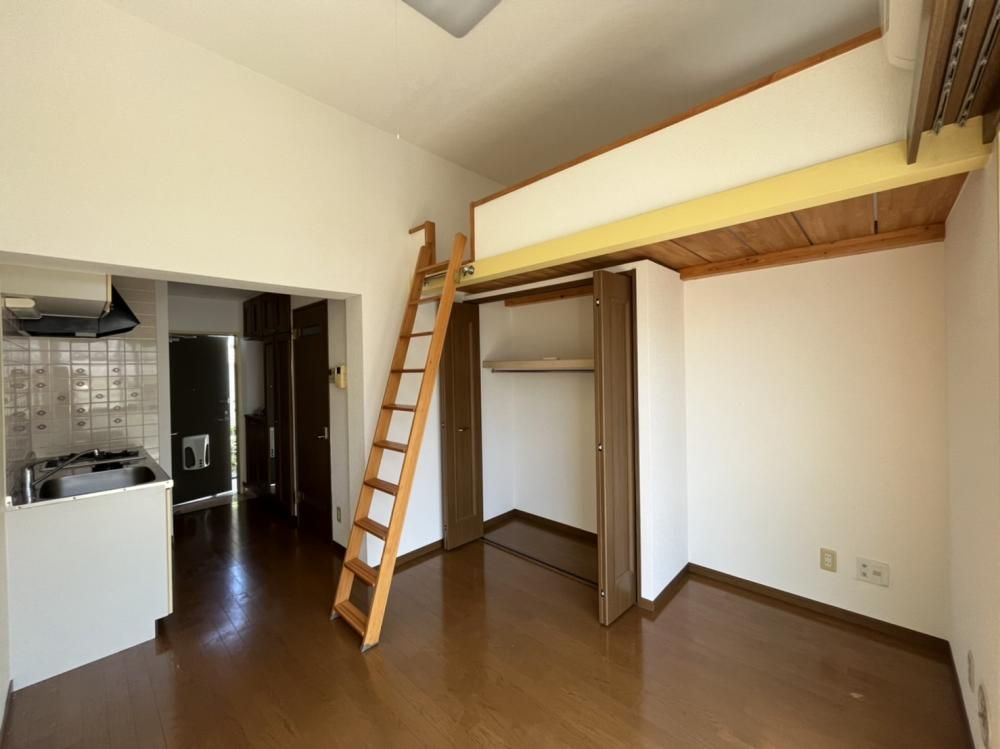 �y�����E���r���O�z�@