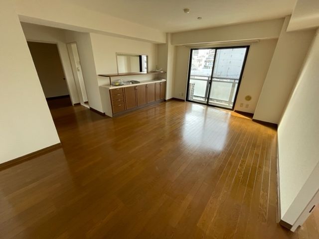 �y�����E���r���O�z�@