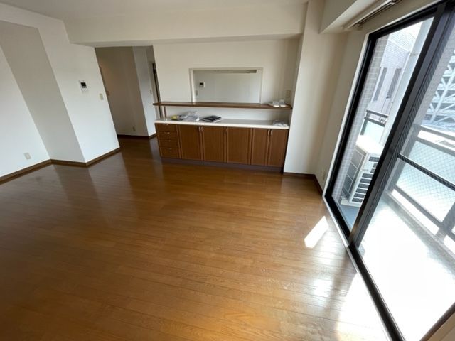 �y�����E���r���O�z�@