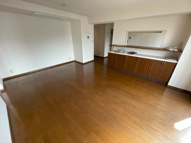 �y�����E���r���O�z�@